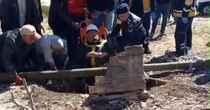 Burdur’da kuyuya düşen vatandaş ekipler tarafından kurtarıldı