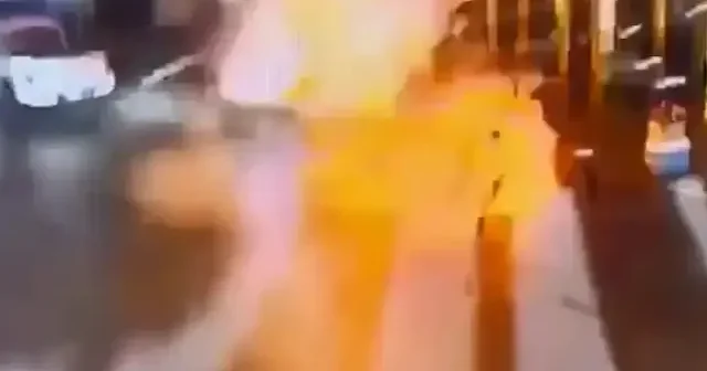 ABD de park halindeki Tesla bomba gibi patladı VİDEO İZLE