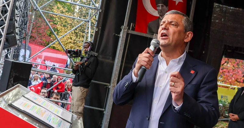 CHP lideri Özel, Brüksel’de düzenlenen mitingden seslendi: Cumhurbaşkanı adayımızın diplomasını 31 yıl sonra iptal etti