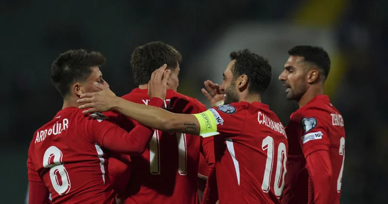Hakan Çalhanoğlu: Hepimizin hedefi Dünya Kupası Futbol Haberleri
