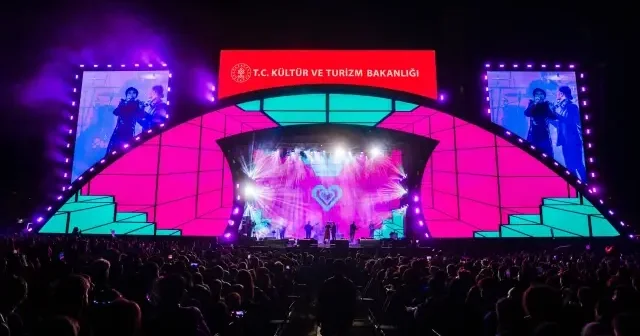 Aydilge Kültür Yolu Festivali nde Filistin e destek: En başından beri sesini çıkaran tek ülke biziz VİDEO İZLE