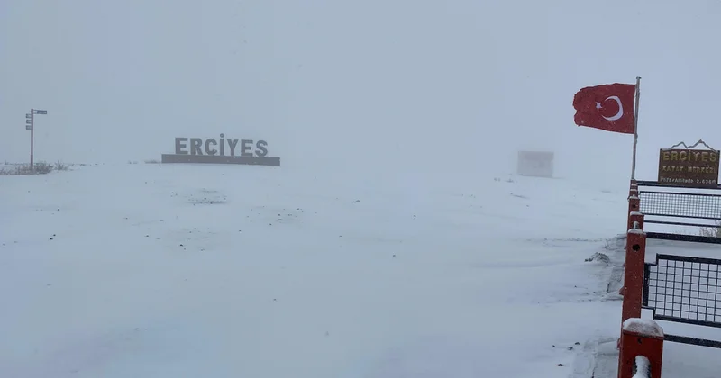 İç Anadolu nun zirvesi Erciyes te kar etkili oluyor Sözcü Gazetesi