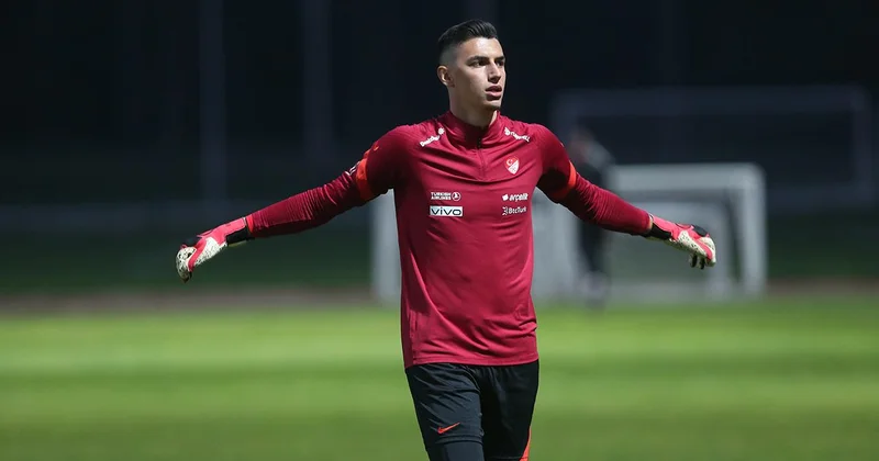 Milli kaleci Berke Özer, A Milli Futbol Takımı kampını izinsiz terk etti