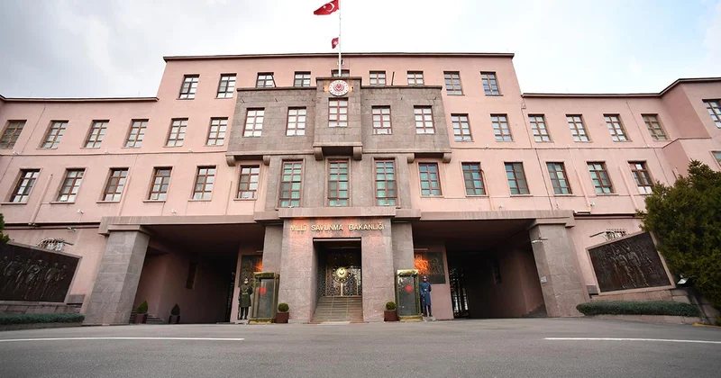 MSB: Deniz Kuvvetlerine ait helikopter Antalya açıklarında acil iniş yaptı
