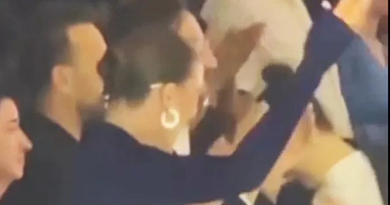 Serenay Sarıkaya günler sonra ortaya çıktı! Katıldığı defilede böyle döktürdü Sözcü Gazetesi