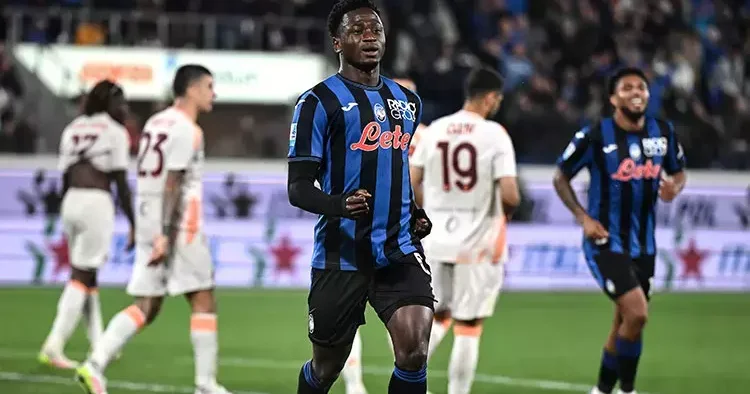 Atalanta, Roma nın 19 maçlık serisine son verdi! Zeki Çelik...