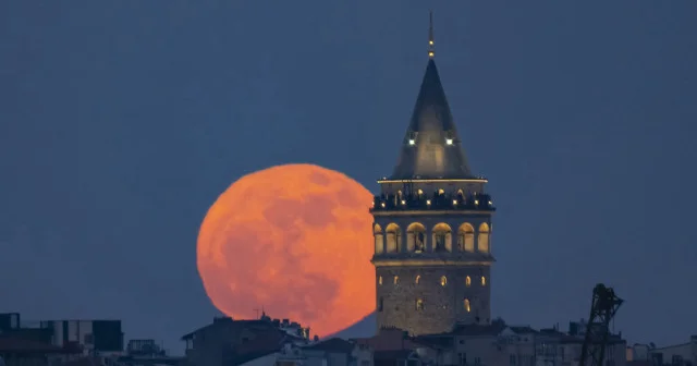 İstanbul da muhteşem dolunay manzarası VİDEO İZLE