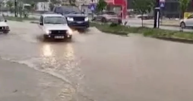 Osmaniye de sağanak: Yolları su bastı VİDEO İZLE