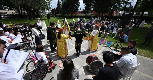 Düzce de özel gereksinimli çocuklardan oluşan koro konser verdi Düzce Haberleri