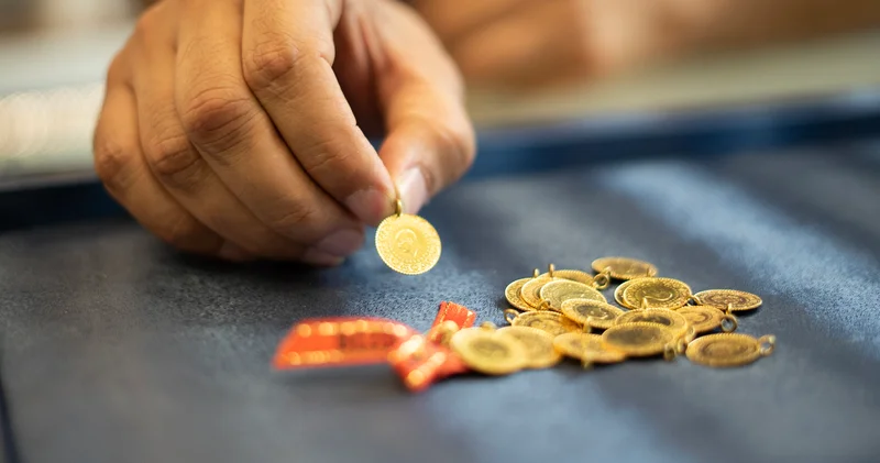 Canlı altın fiyatları 13 Mayıs 2025: Altın sert düşüş sonrası dengelendi! Bugün Cumhuriyet altını, 22 ayar bilezik, ons, yarım, çeyrek ve gram altın ne kadar?