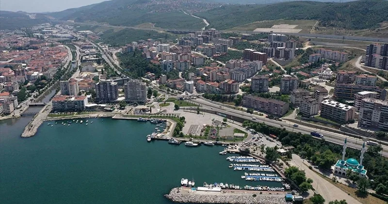 Son dönemde herkesin akın ettiği ilçe! Denizi herkesi büyülüyor
