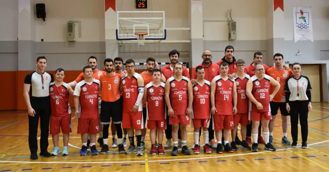 Down Sendromlular Basketbol Milli Takımı ile üniversite öğrencileri maç yaptı Basketbol Haberleri