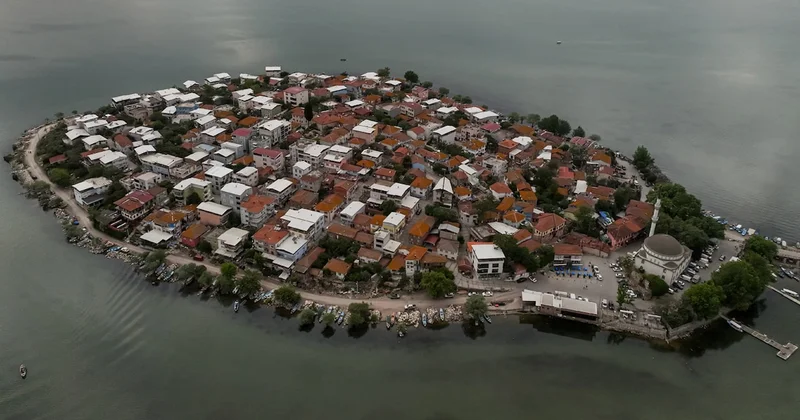 Küçük Venedik’te turistlerin rotası artık kadınlar çiziyor Sözcü Gazetesi