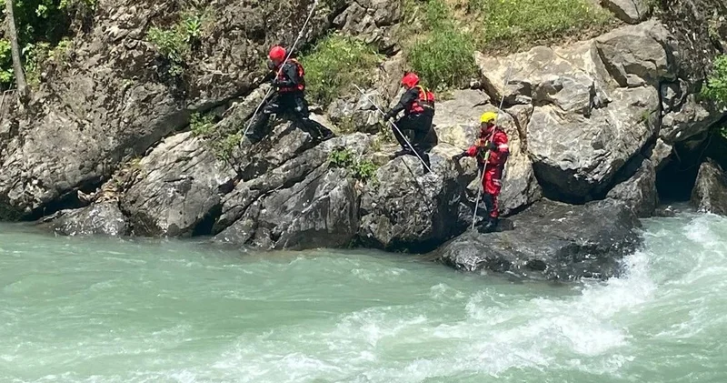 Hakkari de kaybolan 18 yaşındaki Neçir i arama çalışmaları sürüyor