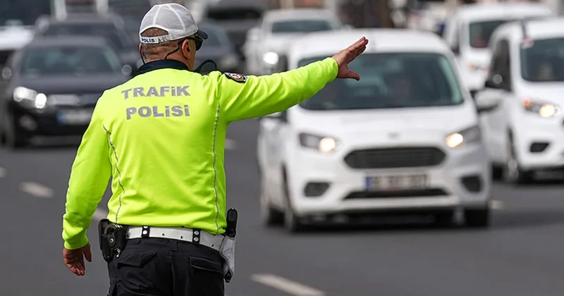 İstanbul da sadece 4 saatte bin 17 gözaltı! 335 bin kişi sorgulandı... Sözcü Gazetesi