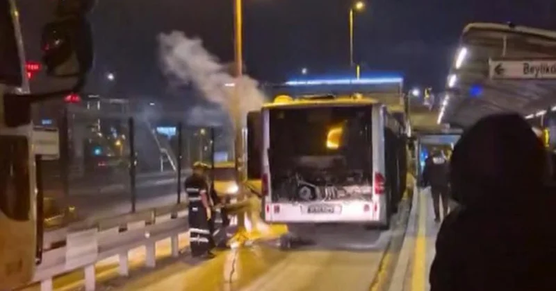 İstanbul da metrobüs yangını: Seferler aksadı