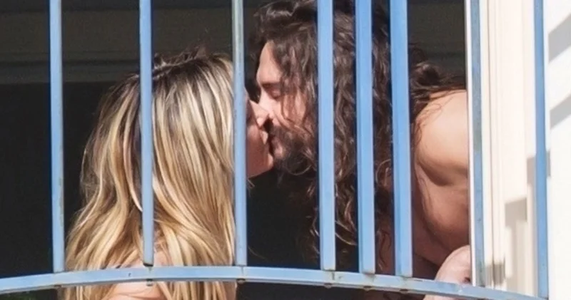 Heidi Klum ile eşi Tom Kaulitz Cannes da konakladıkları otelin balkonunda aşka geldi magazin haberleri