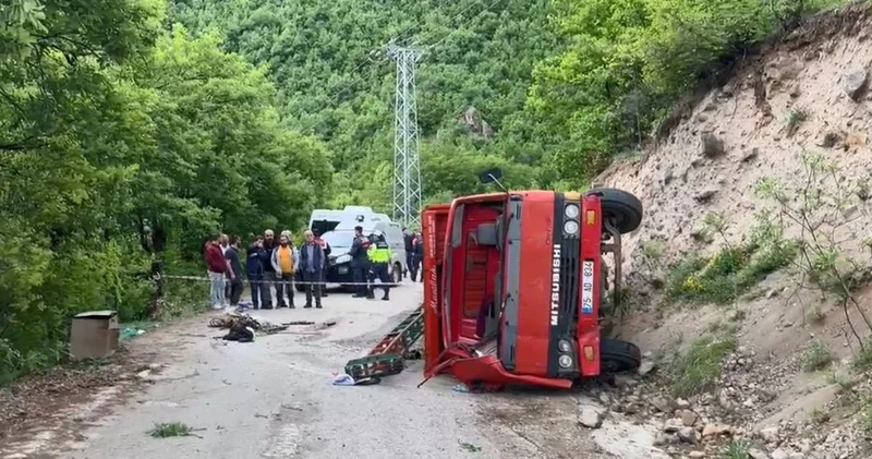 Kontrolden çıkan iş makinesi devrildi: 1 ölü, 2 yaralı