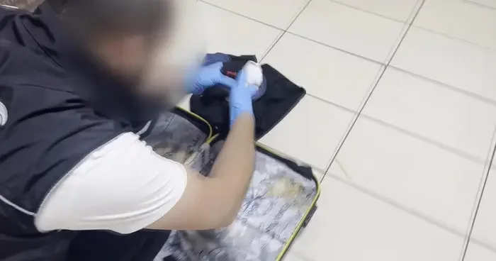 Batman da uyuşturucu dolu valiz Hektor a takıldı! Cezaevine gönderildi