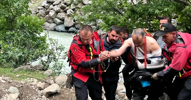 Derede akıntıya kapılan İbrahim 4 gündür aranıyor (2) Hakkari Haberleri