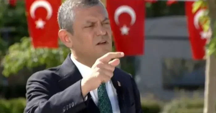 Terör örgütü Lozan ile 1924 Anayasası nı hedef almıştı! Özgür Özel Kelime kelime müzakere edildi diyerek Cumhurbaşkanı Erdoğan ve Bahçeli ye yüklendi