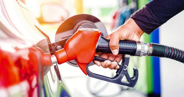 Benzin ve motorine zam geldi mi? 12 Mayıs İstanbul, Ankara, İzmir akaryakıt fiyatlarında son durum Son Dakika Haberleri