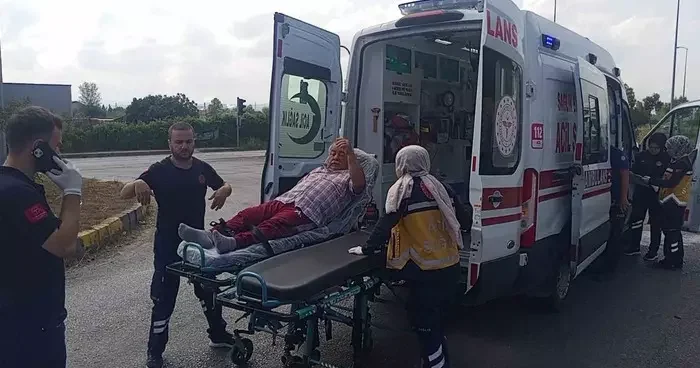 Çaycuma’da hasta sevki yapan ambulansla otomobil çarpıştı