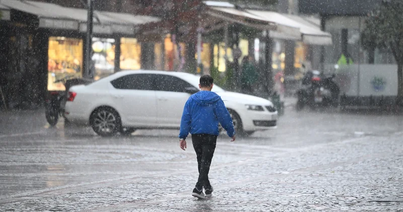 Bu 43 şehirde yaşayanlar dikkat! Meteoroloji 15 Haziran Pazar günü gök gürültülü sağanak yağış için uyardı!