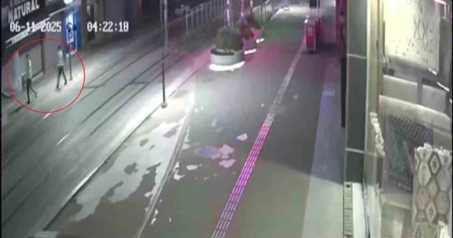 Bankta oturan genci önce darp ardından gasbeden şüpheli tutuklandı Antalya Haberleri