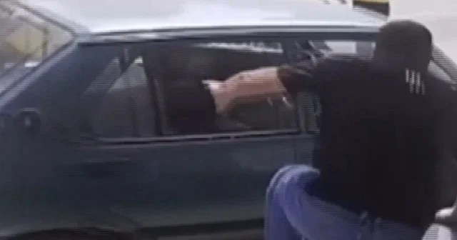 Mersin de bir taksici insanların üzerine giden sürücüsüz otomobili böyle durdurdu VİDEO İZLE
