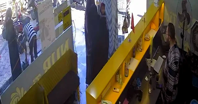 Pazarda 3 kadının altın, para ve cep telefonunu çalan yankesici, keşif yaparken yakalandı Adana Haberleri