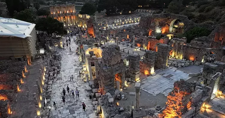 Turizmde yeni rekor! Bakanlık duyurdu