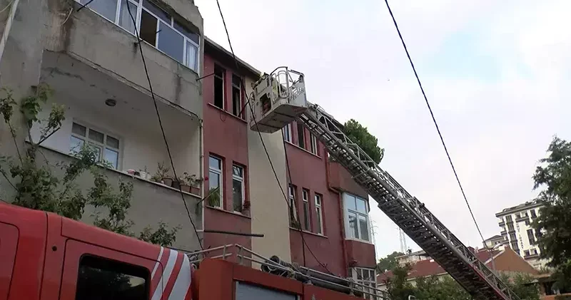 Avcılar da dairede patlama sonrası çıkan yangın itfaiye tarafından söndürüldü