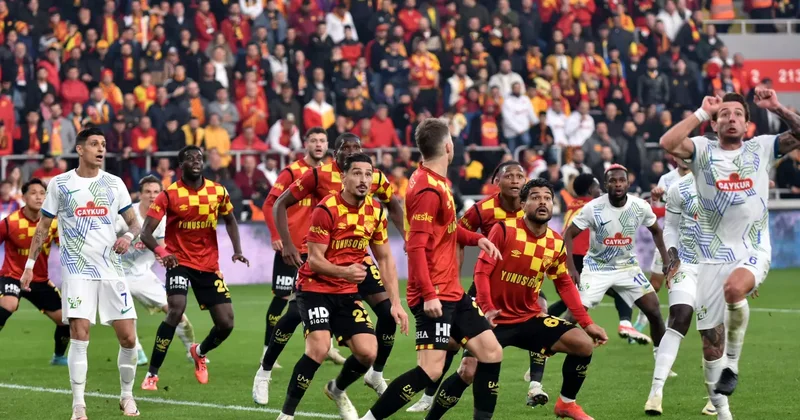 4 yıl boyunca Galatasaray da oynamıştı: Süper Lig e tutunamadı, veda etti