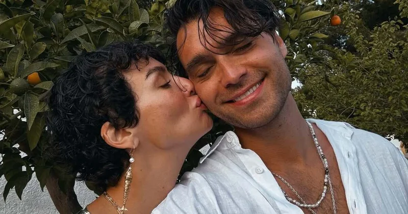 Birce Akalay ve Hakan Kurtaş yaz sezonunu aşkla açtı Magazin haberleri