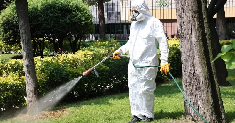 Bağcılar da parklar ve yeşil alanlar ilaçlanıyor