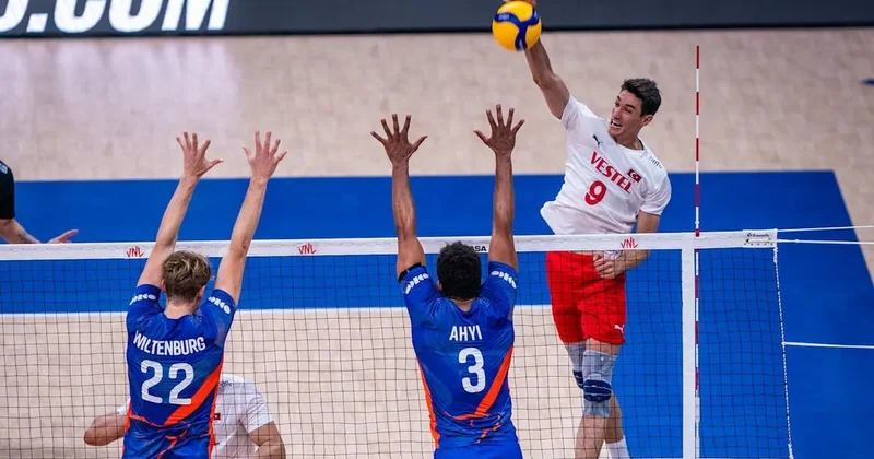 Milliler, Hollanda ya kaybetti