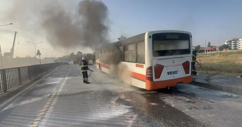 Körüğü patlayan yolcu otobüsü yandı