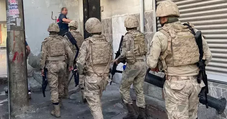 İstanbul da narkotik operasyonları: 3 gözaltı
