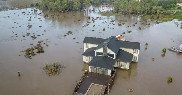 Güney Afrika da şiddetli yağış ve kar fırtınası sele sebep oldu: 67 ölü
