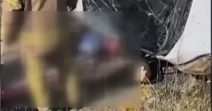 Çatalca da bariyere çarpan minibüs takla attı: 1 ölü