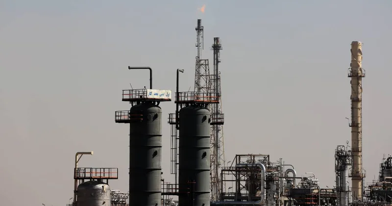 İsrail in İran a saldırılarında petrol tesisleri zarar görmedi