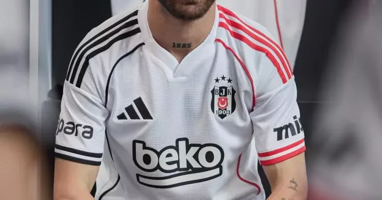 Beşiktaş tan ilgi çeken yeni sezon formaları! Herkes o tasarımı konuşuyor