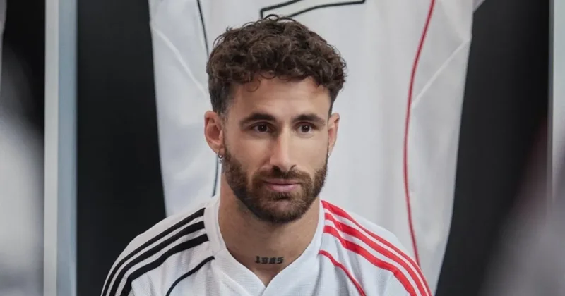 Beşiktaş ın yeni sezon formaları satışa çıktı