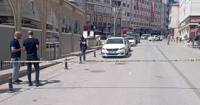 Kavgada başına tabanca kabzasıyla vuruldu, ağır yaralandı