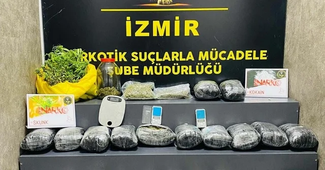 Torbacılara dağıtılmadan önce 22 kilo esrar ele geçirildi İzmir Haberleri