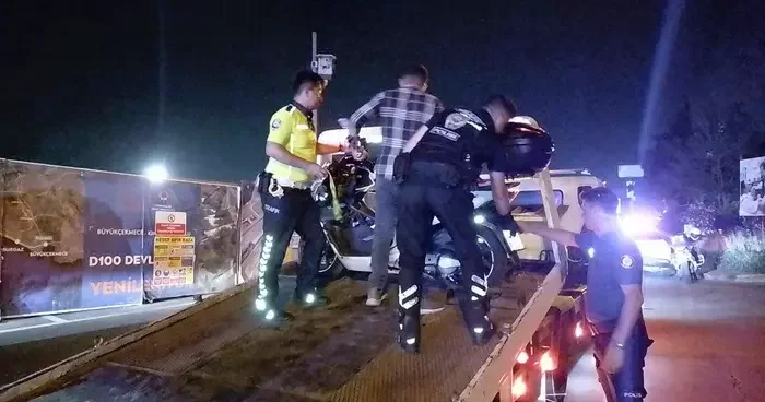 Silivri de kaza yapan motosiklet polis uygulama noktasına girdi: 4 ü polis 5 yaralı