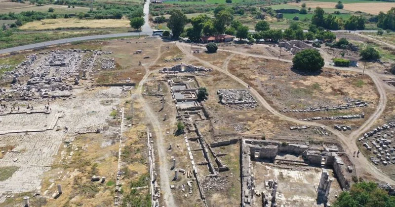 Magnesia Antik Kenti nin bilinmeyen yapısı gün ışığına çıkartılıyor