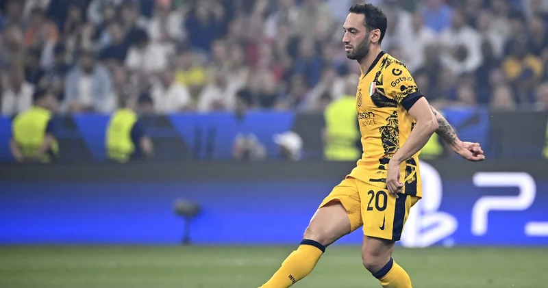Hakan Çalhanoğlu nun transferi Osimhen e bağlı! Galatasaray Haberleri