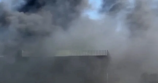 Arnavutköy’de fabrika yangını korkuttu VİDEO İZLE